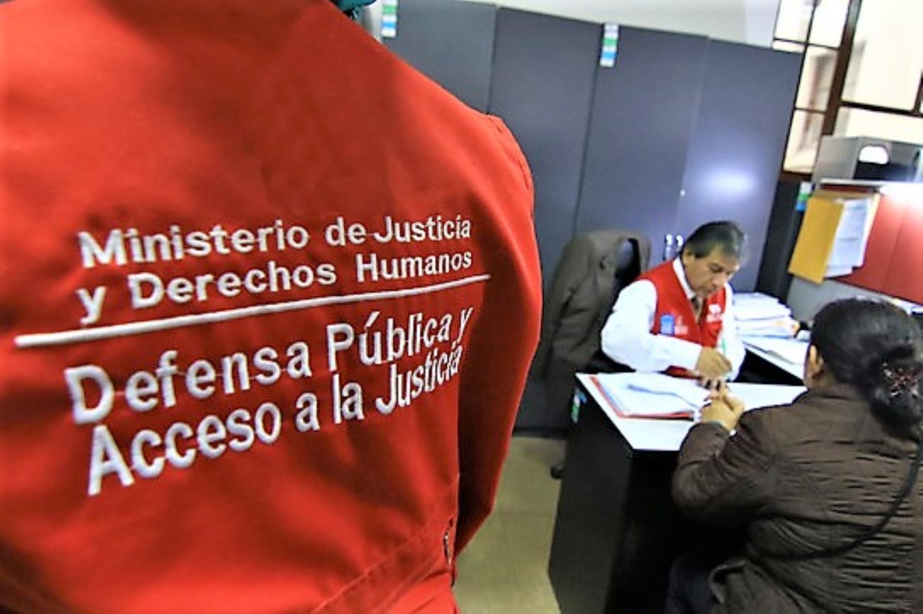 El Ministerio de Justicia mantiene en operaciones sus servicios de defensa legal en el período de aislamiento social obligatorio.