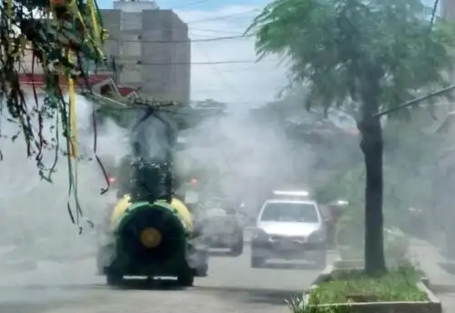 Lambayeque pone en práctica novedoso equipo pulverizador para fumigar y prevenir el dengue en Chiclayo.