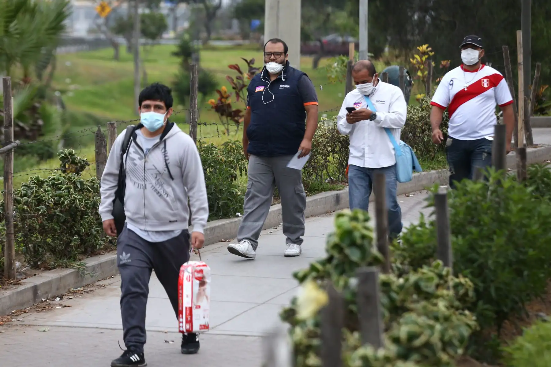 Como ocurre en el mundo, también en Perú quienes fallecen más por el covid-19 son hombres. Foto: ANDINA/Vidal Tarqui.