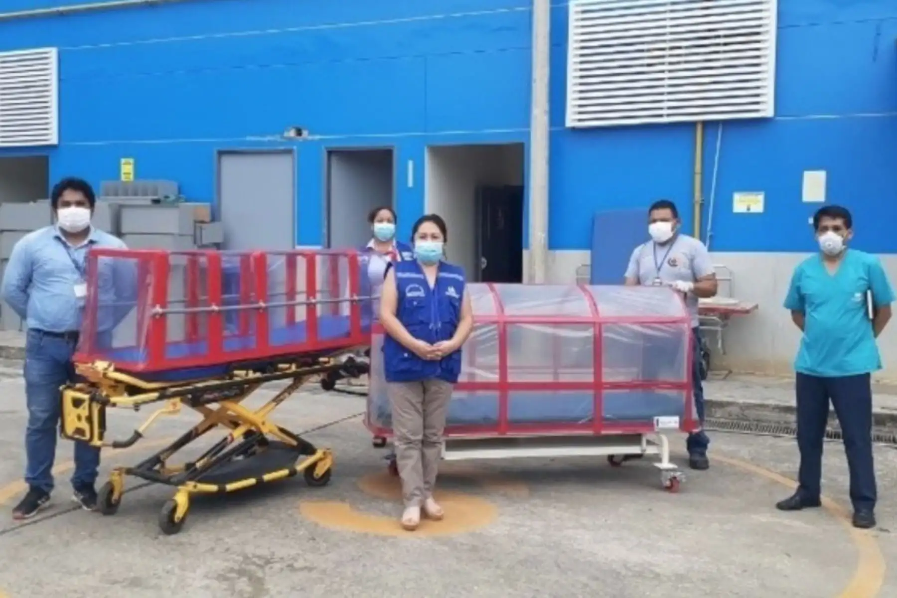 Trabajadores de la Red Asistencial de EsSalud Tarapoto diseñan cápsula de aislamiento para trasladar pacientes con coronavirus de la región San Martín. ANDINA/Difusión