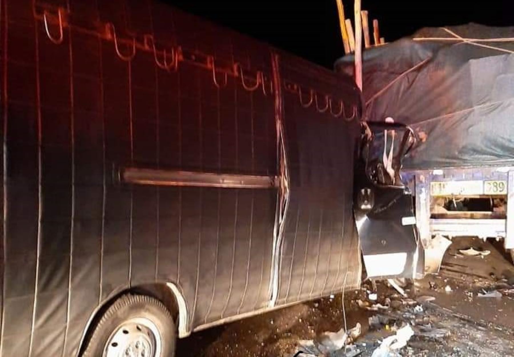 Dos personas murieron esta madruga en un accidente de tránsito ocurrido en la carretera Panamericana Norte, a la altura de Huarmey, en Áncash.
