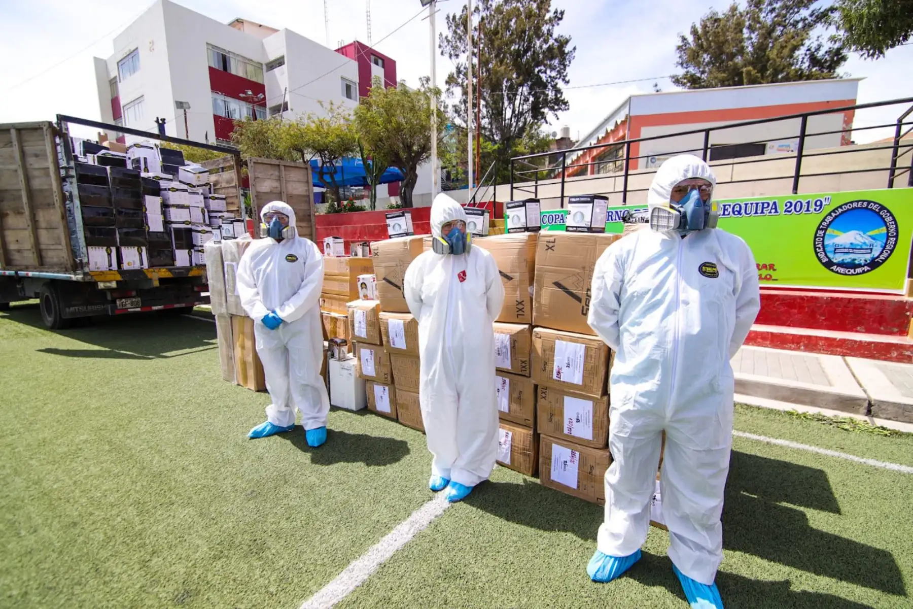 El Gobierno Regional de Arequipa recibió equipos de bioseguridad, que serán distribuidos entre el personal médico de hospitales. Foto: Gobierno Regional de Arequipa