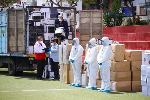 El Gobierno Regional de Arequipa recibió equipos de bioseguridad, que serán distribuidos entre el personal médico de hospitales. Foto: Gobierno Regional de Arequipa