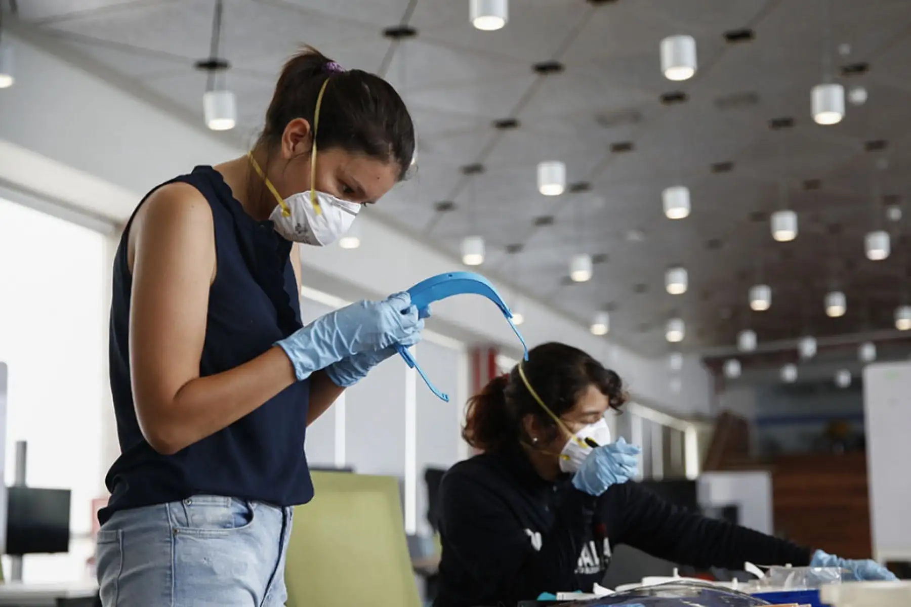 Se plantearon hacer 200 viseras impresas en 3D, las cuales se entregarán -en calidad de muestra- al Instituto Nacional Cardiovascular y otros.