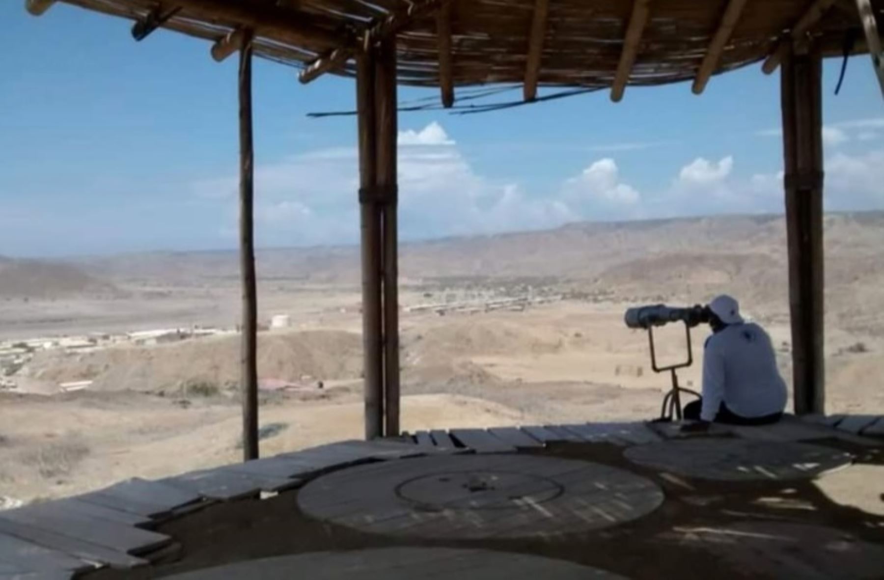 Piura: instalan telescopio para detectar ingreso de extranjeros ilegales a caleta El Ñuro.