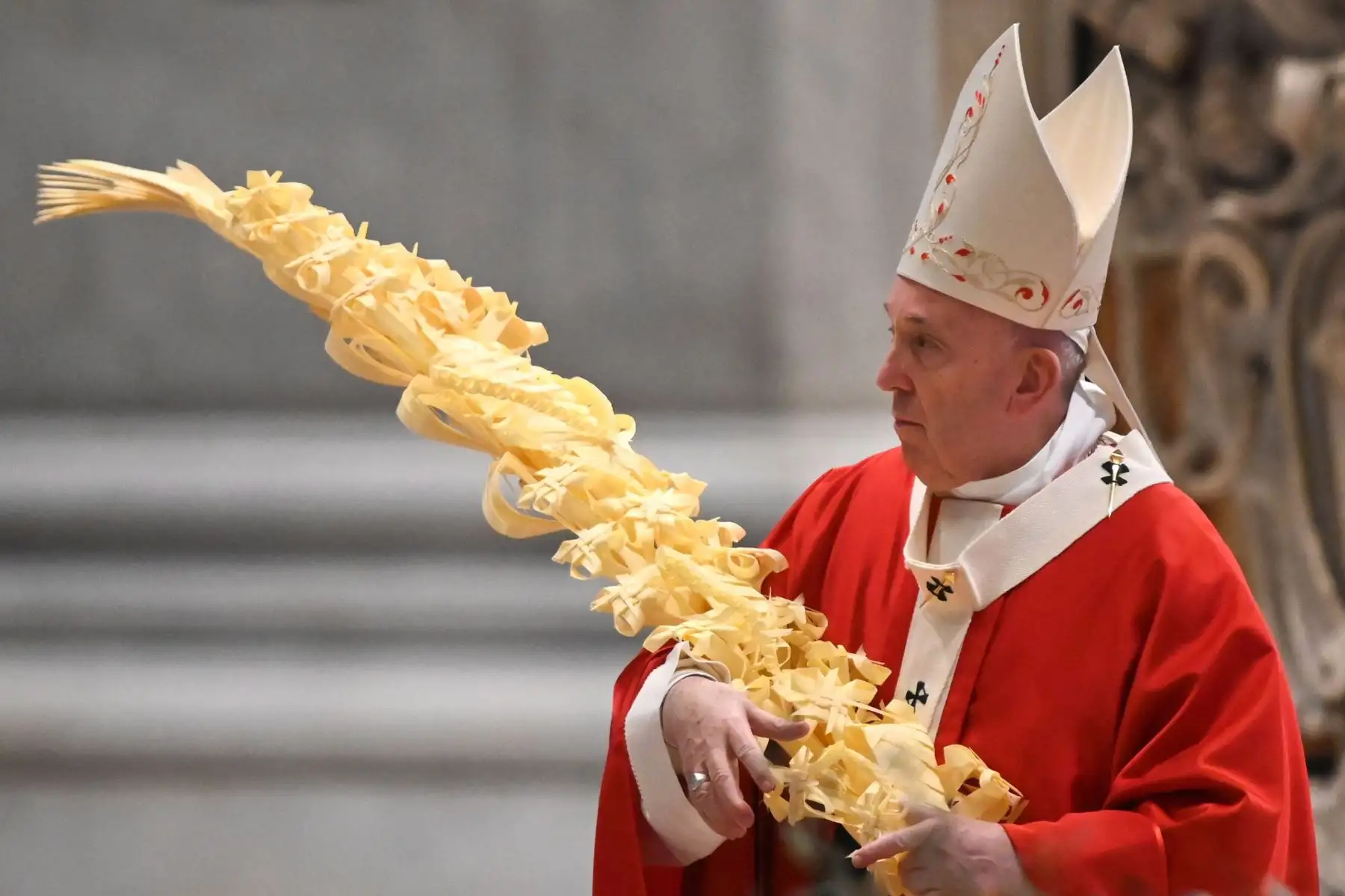 El papa inicia una Semana Santa sin fieles por el coronavirus.
Foto: EFE