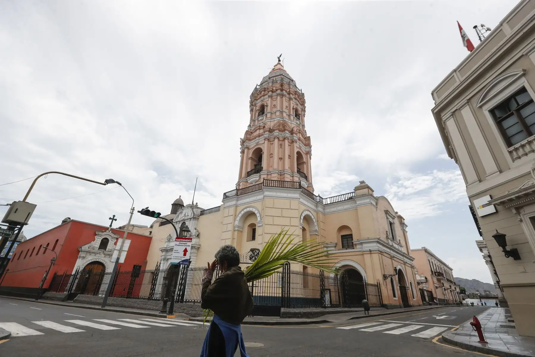Así luce el convento Santo Domingo del Centro de Lima durante de orden de inmovilidad total en pleno Domingo de Ramos. Foto: ANDINA/Renato Pajuelo