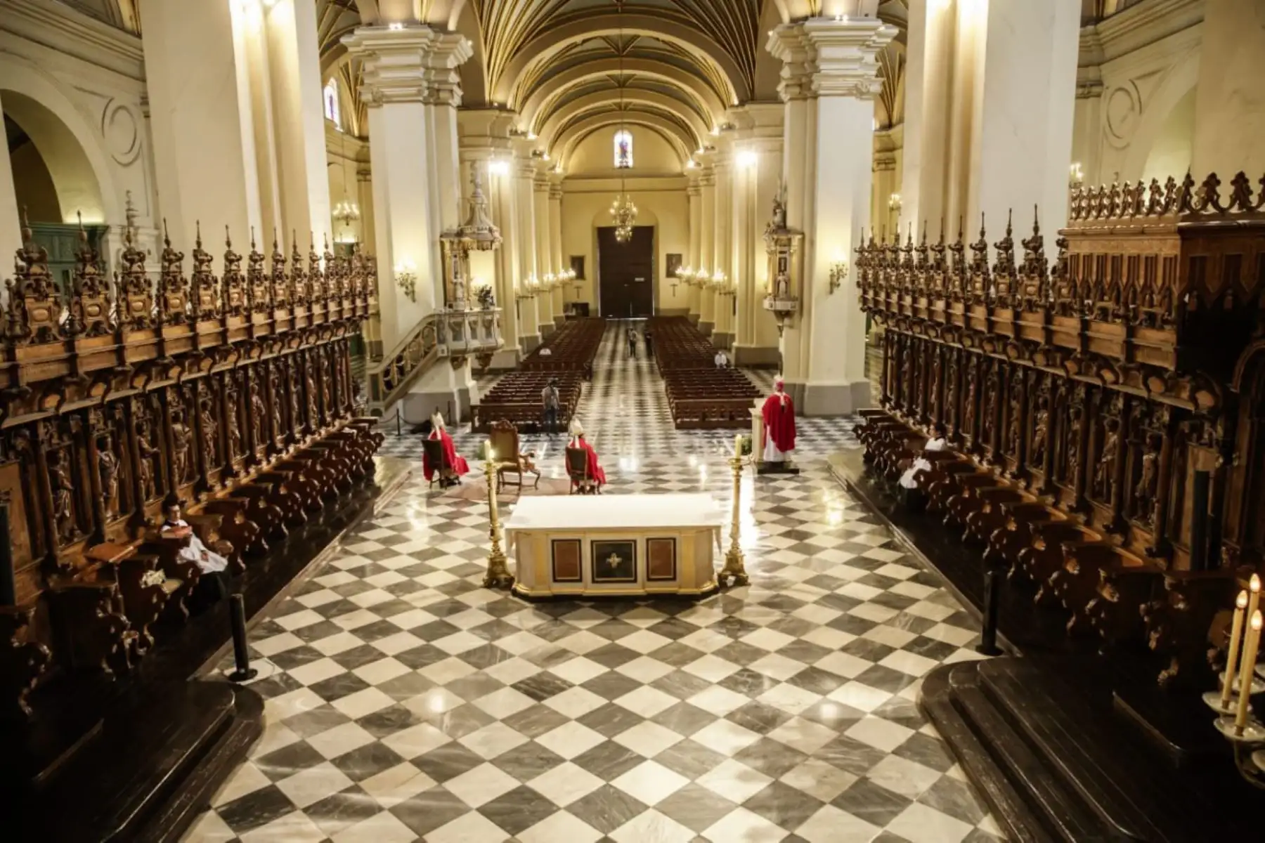 Monseñor Carlos Castillo, Arzobispo de Lima y Primado del Perú, presidió la Celebración Eucarística de este Domingo de Ramos a puertas cerradas y en memoria de todas las personas fallecidas por el coronavirus.
Foto:Arzobispado de Lima - Katherine Cárdenas