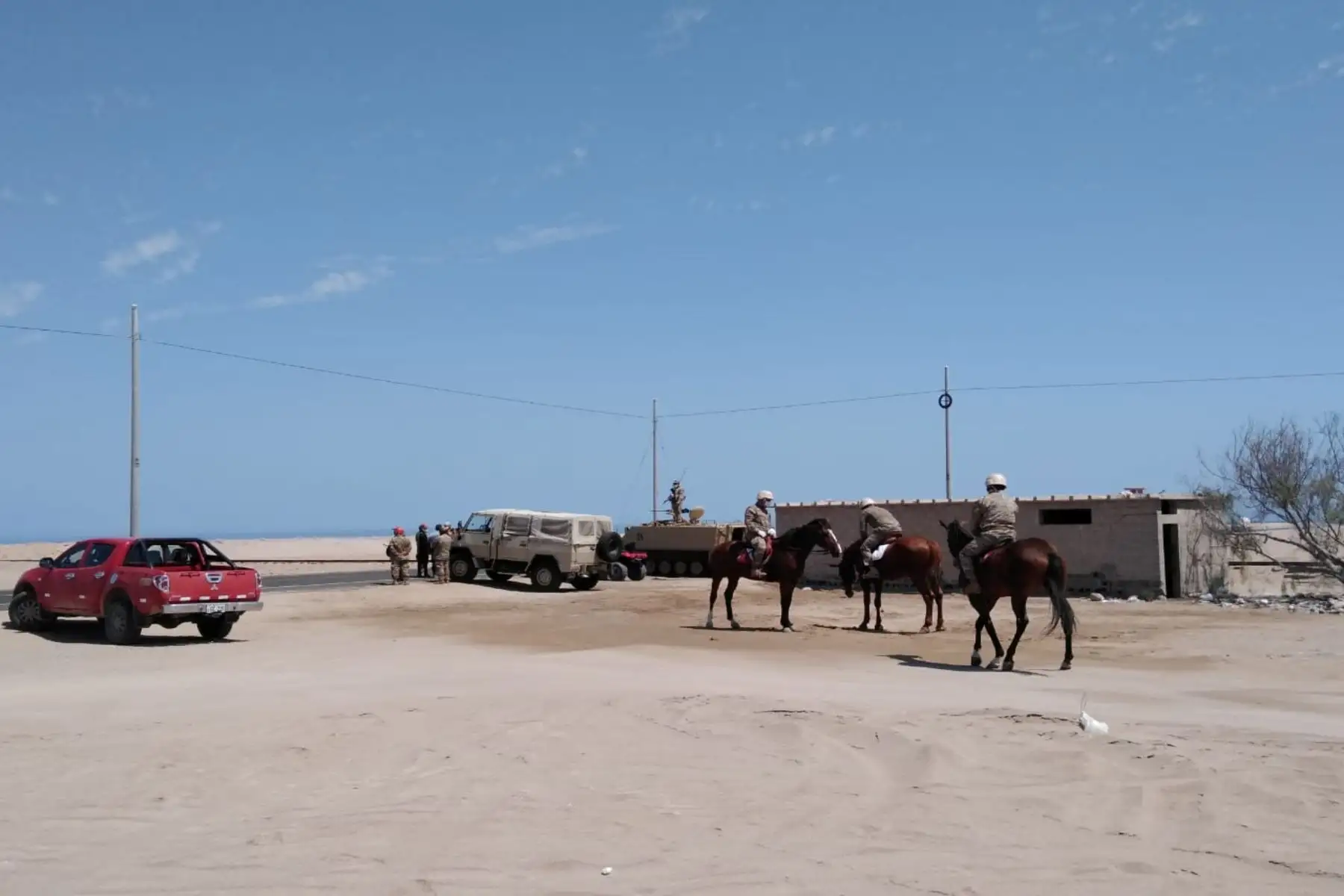 Se refuerza el patrullaje del Ejército,en la frontera Sur, con el apoyo de drones, cuatrimotos y la caballería.
Foto: Ejército del Perú