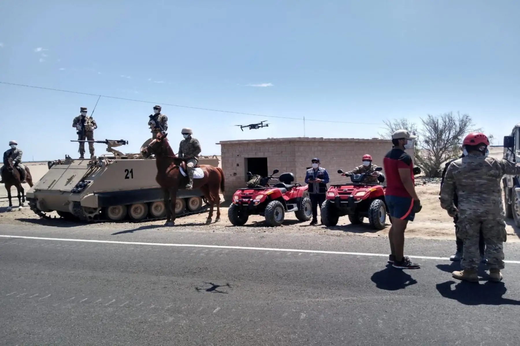 Se refuerza el patrullaje del Ejército,en la frontera Sur, con el apoyo de drones, cuatrimotos y la caballería.
Foto: Ejército del Perú