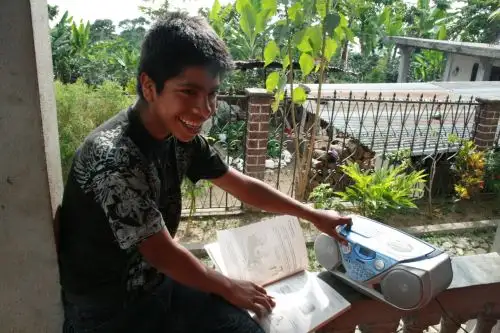 Desde el lunes 6 de abril se transmitirá contenido de educación inicial, primaria, secundaria, Educación Básica Especial y Educación Básica Alternativa, en castellano y en nueve lenguas originarias. Foto: Minedu