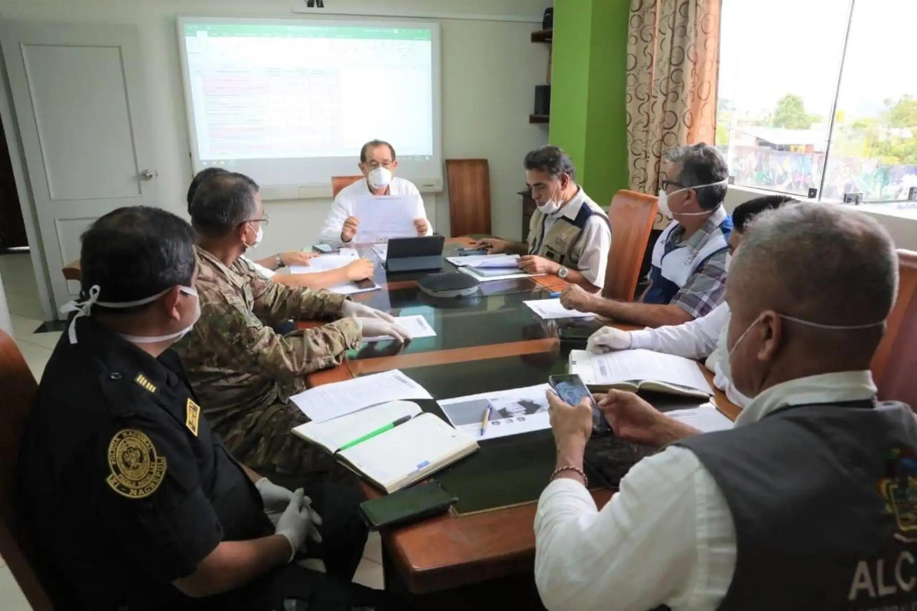 Autoridades de San Martín evalúan medidas para verificar cumplimiento de la orden de inmovilización social para enfrentar propagación del coronavirus.