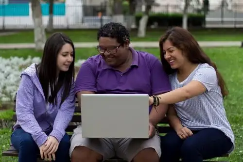 La Secretaría Nacional de la Juventud ofrece orientación psicológica y legal virtual a jóvenes para enfrentar al coronavirus. ANDINA/Difusión