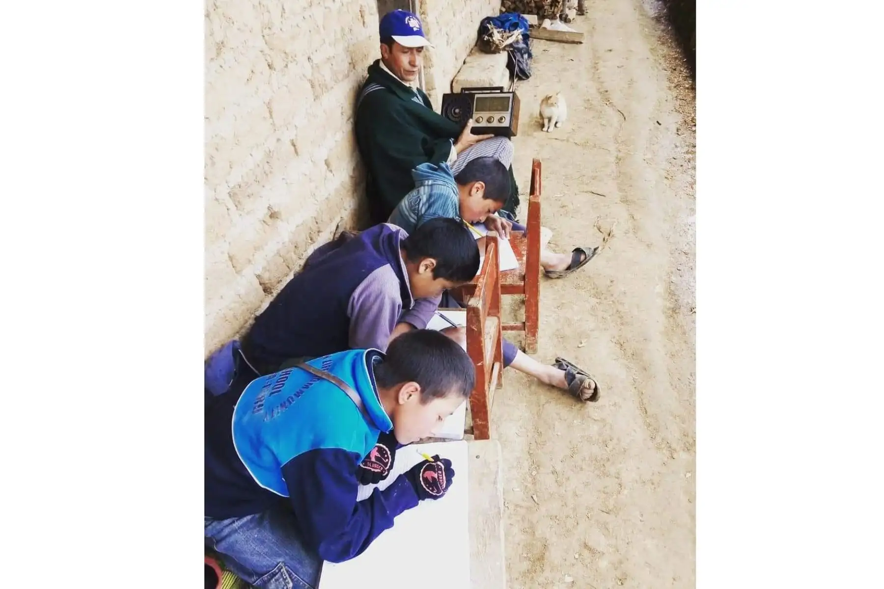 Desde Morropon, Piura.Frente a un televisor, una radio o una computadora, estudiantes de todo el país empezaron el año escolar a través del programa virtual " Aprendo en casa "
Foto: Minedu