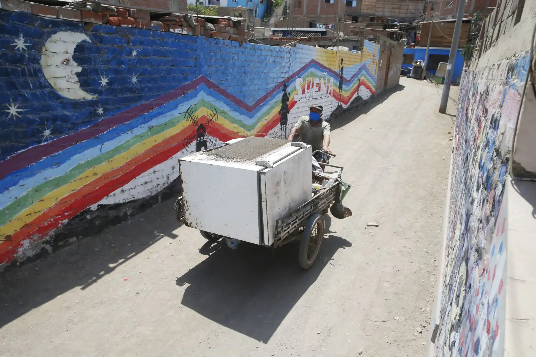 El pueblo Santa Rosa, del distrito limeño de Puente Piedra, nació en 1965. Alberga a unos 12,000 habitantes y un sector  trabaja de manera independiente en el reciclaje.
Foto: ANDINA/Eddy Ramos