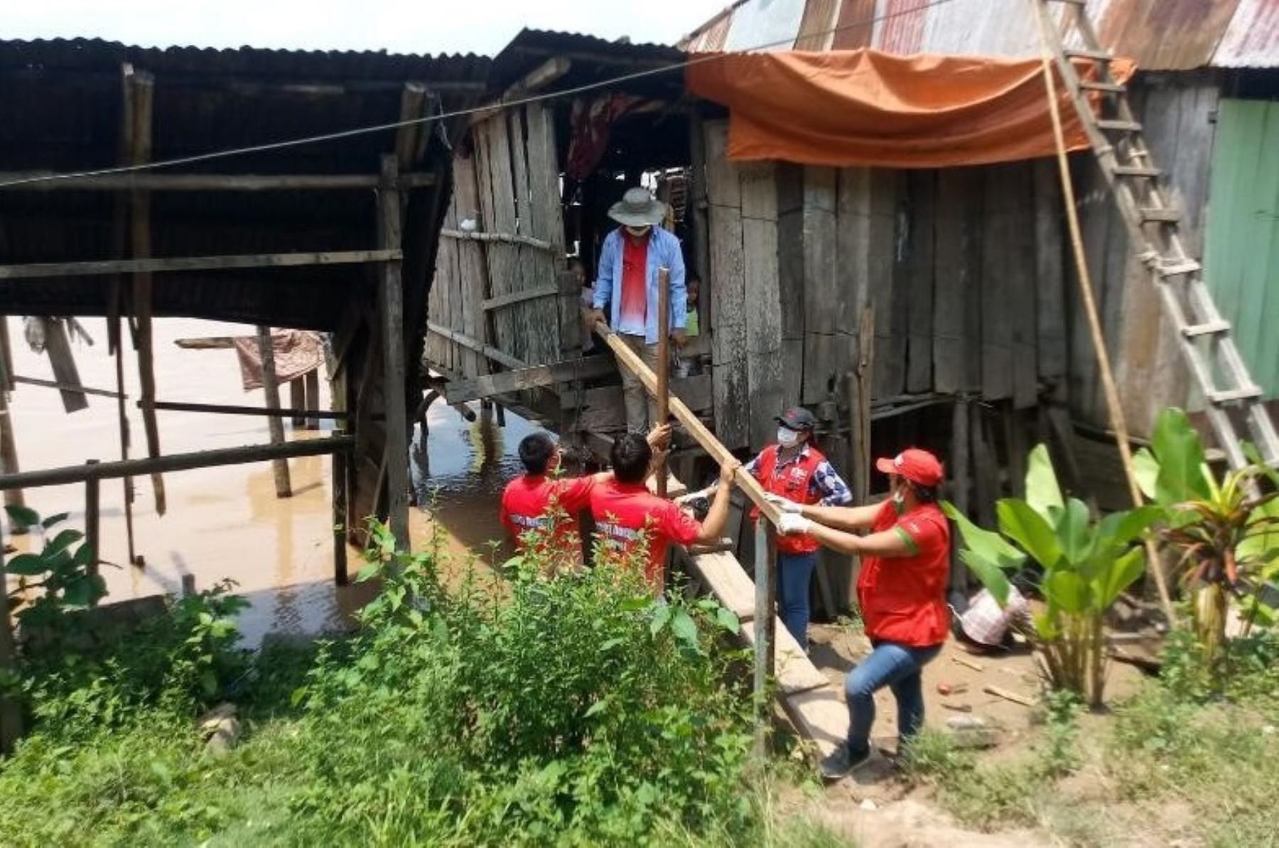Equipo de Inabif entrega alimentos y brinda apoyo a las familias vulnerables de la provincia de Alto Amazonas-Yurimaguas, en Loreto, resaltó el Ministerio de la Mujer. ANDINA/Difusión
