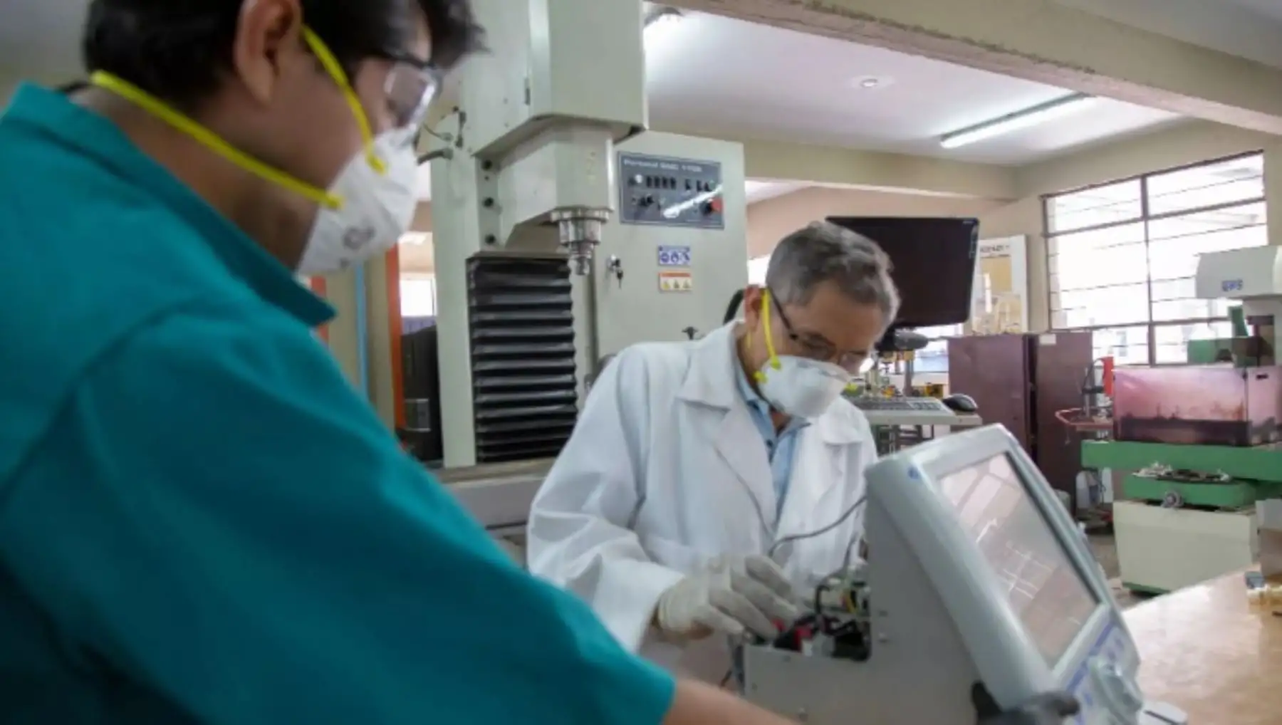 A solicitud y con el financiamiento del Gobierno Regional de Piura, la Universidad de Piura (UDEP), a través de su área de Ingeniería Mecánico-Eléctrica, construirá 10 equipos de respiración mecánica para las Unidades de Cuidados Intensivos de los hospitales que atienden a pacientes críticos infectados con coronavirus covid-19.