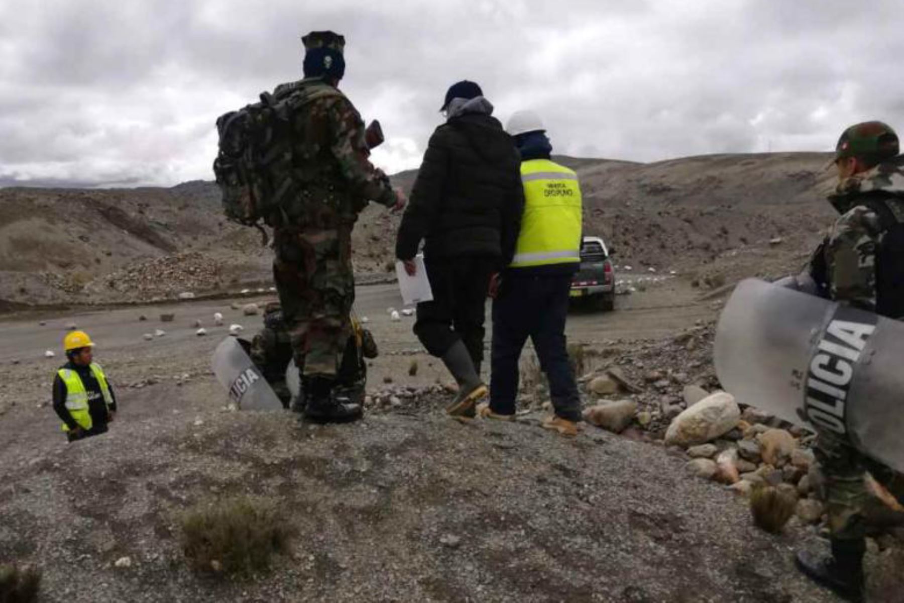 Fiscales participaron en la detención de presuntos mineros ilegales en Pampa Blanca, región Puno. Foto: ANDINA/Difusión
