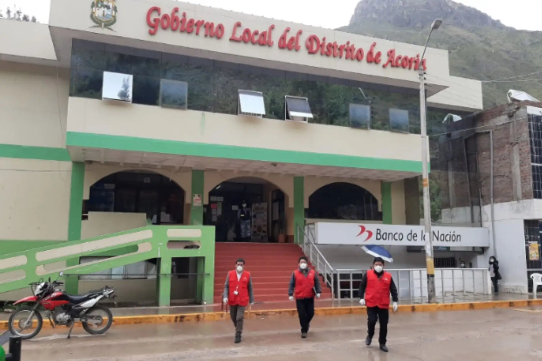 En el segundo día del Mega Operativo de Emergencia Sanitaria, auditores de Contraloría visitan las municipalidades distritales de Ascensión y Acoria. Y verificaron el almacenamiento y entrega de los productos de primera necesidad a familias vulnerables por #COVID19.Foto:ANDINA/Contraloría