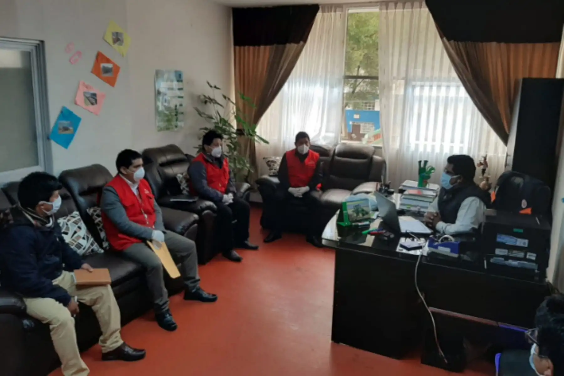 En el segundo día del Mega Operativo de Emergencia Sanitaria, auditores de Contraloría visitan las municipalidades distritales de Ascensión y Acoria. Y verificaron el almacenamiento y entrega de los productos de primera necesidad a familias vulnerables por #COVID19.Foto:ANDINA/Contraloría