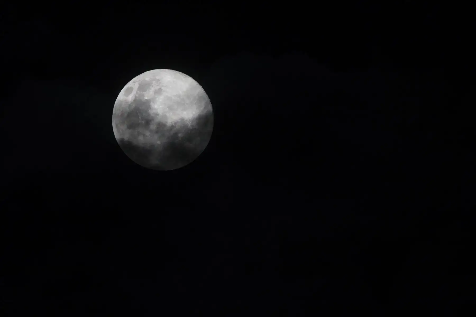La Superluna de abril se pudo apreciar esta noche en cielo limeño en plena cuarentena por el coronavirus COVID-19. Foto: ANDINA/Jhonel Rodríguez Robles