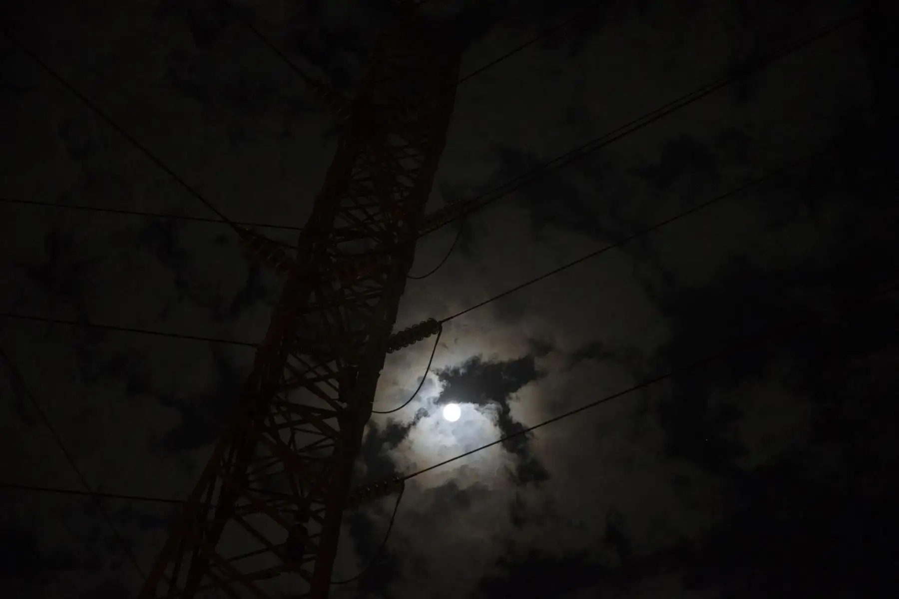 La Superluna de abril se pudo apreciar esta noche en cielo limeño en plena cuarentena por el coronavirus COVID-19. Foto: ANDINA/Jhonel Rodríguez Robles