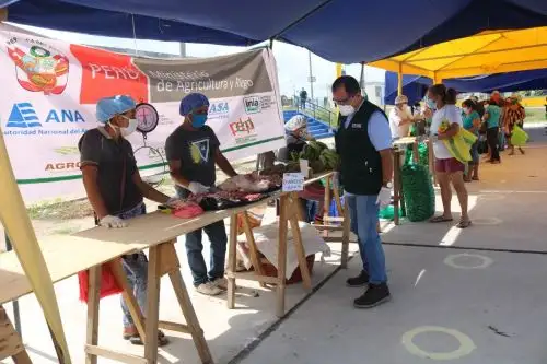 Más de 30 productores agropecuarios participaron en mercado itinerante de Tumbes.