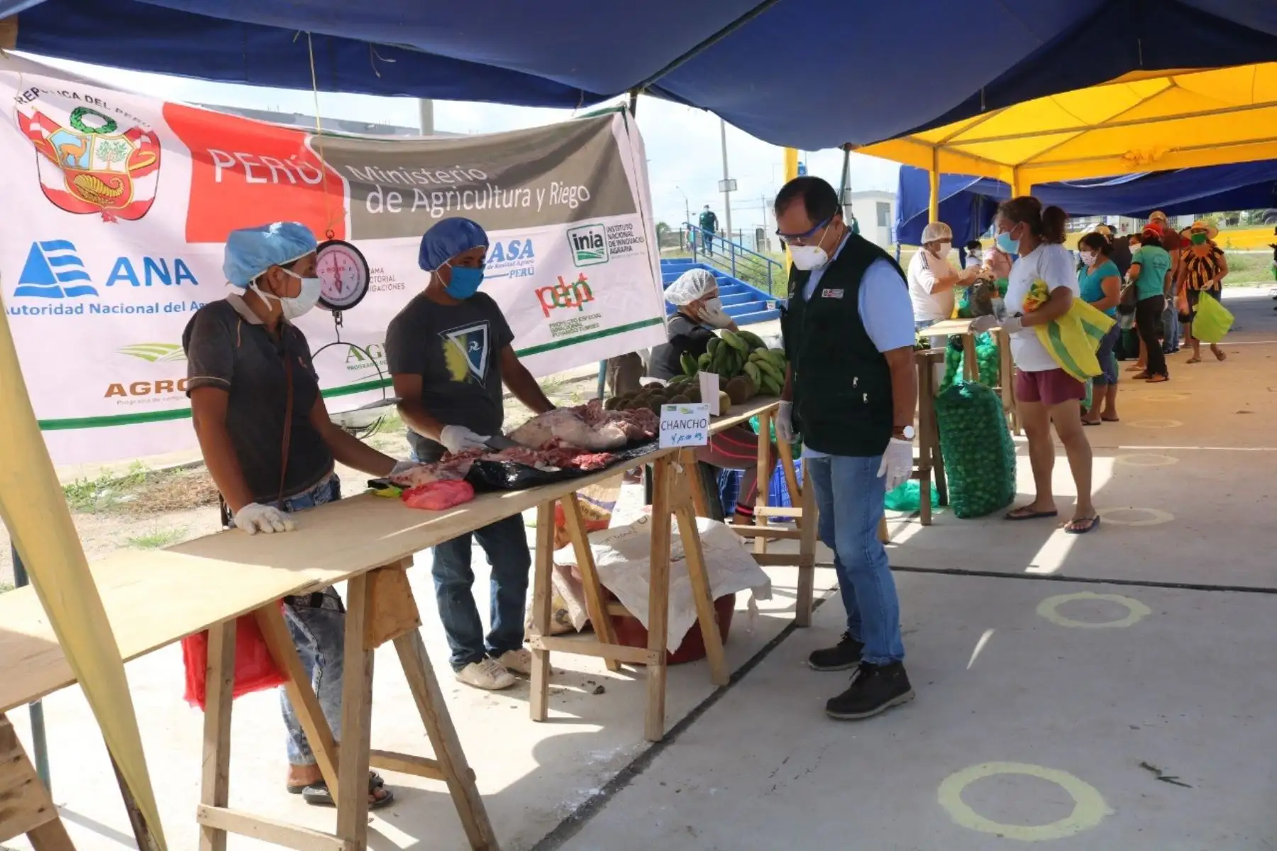 Más de 30 productores agropecuarios participaron en mercado itinerante de Tumbes.