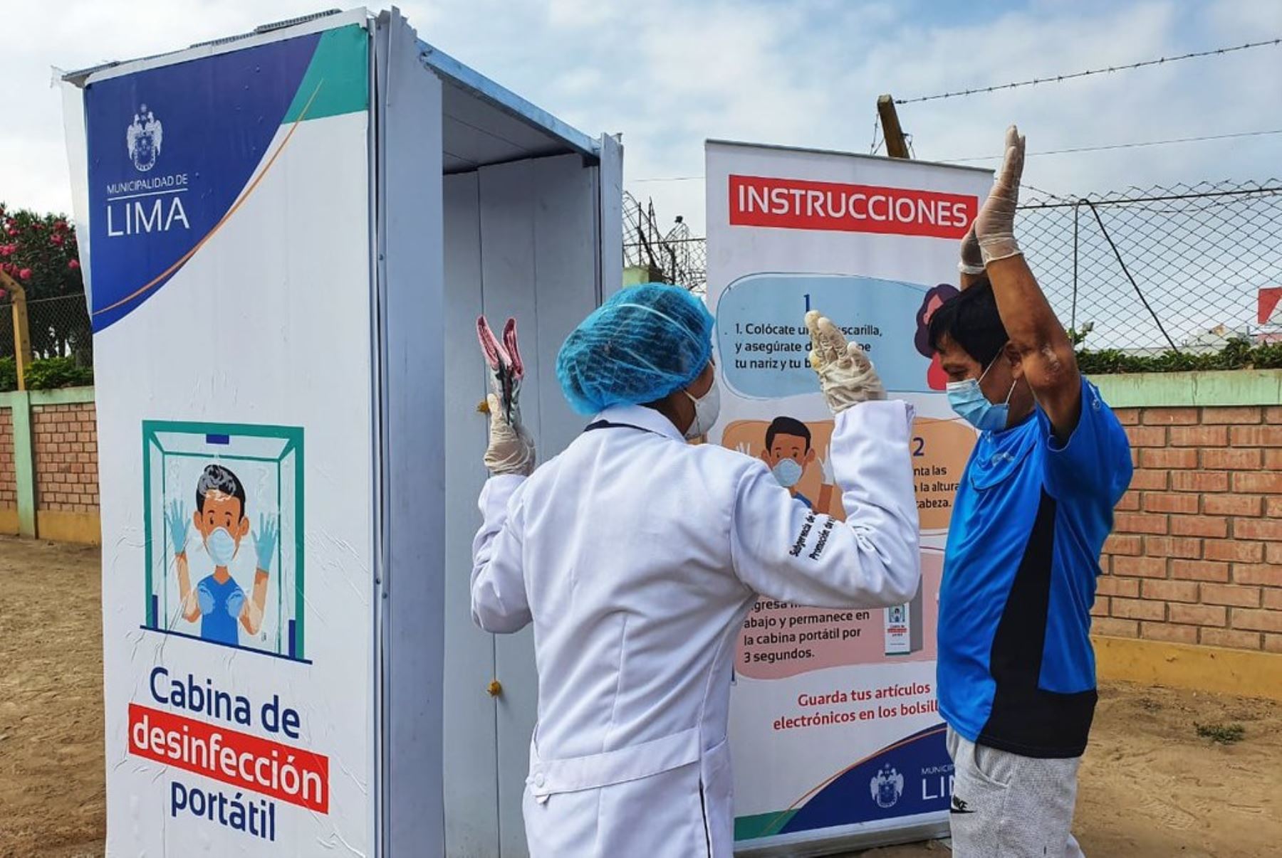 San Juan de Miraflores: instalan cabina de desinfección en mercado mayorista móvil. Foto: ANDINA/Difusión.