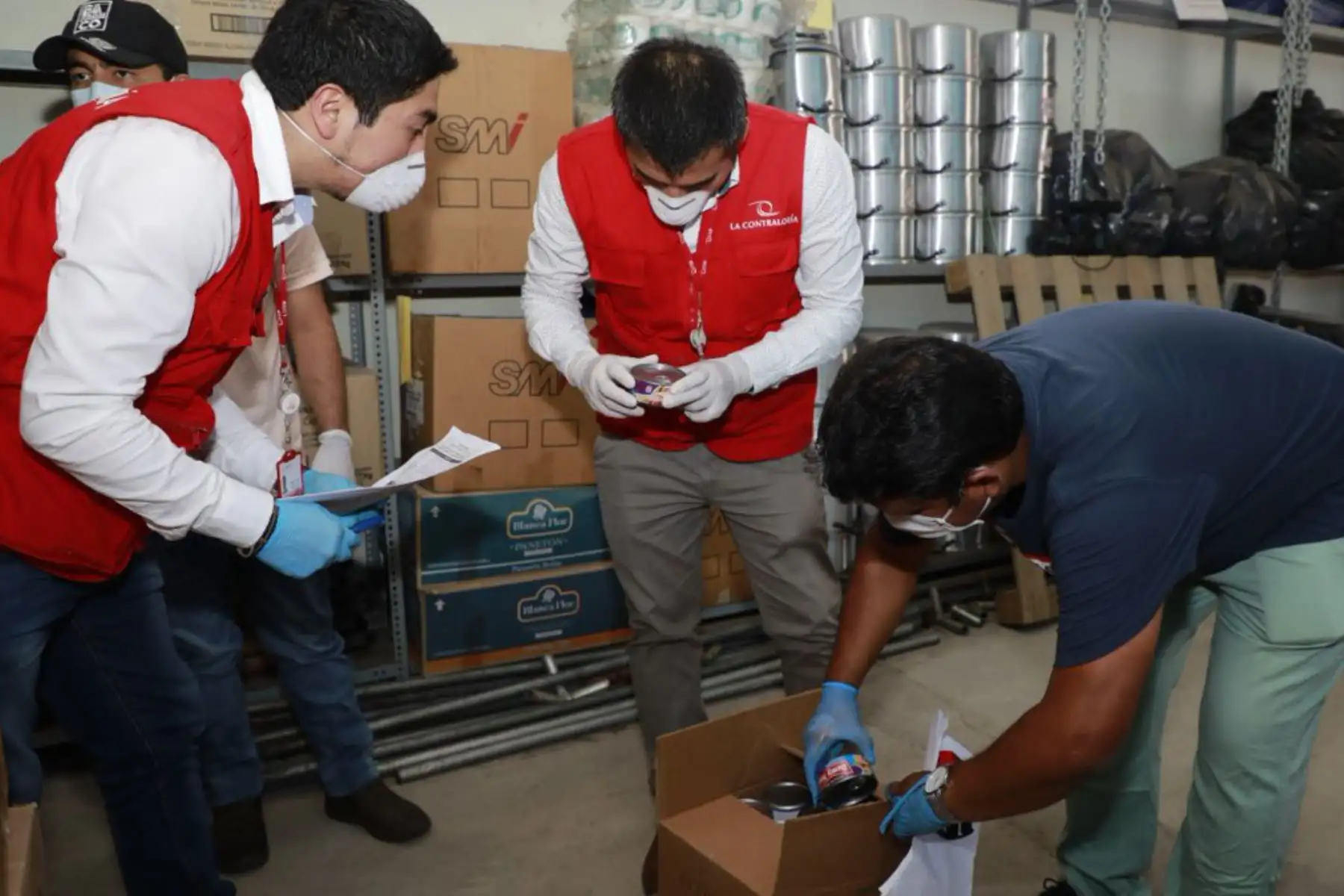 Contraloría continúa supervisión de entrega de canastas de víveres en 12 municipios de Lima y Callao como parte del Mega Operativo Emergencia Sanitaria2020. Foto:ANDINA/Difusión