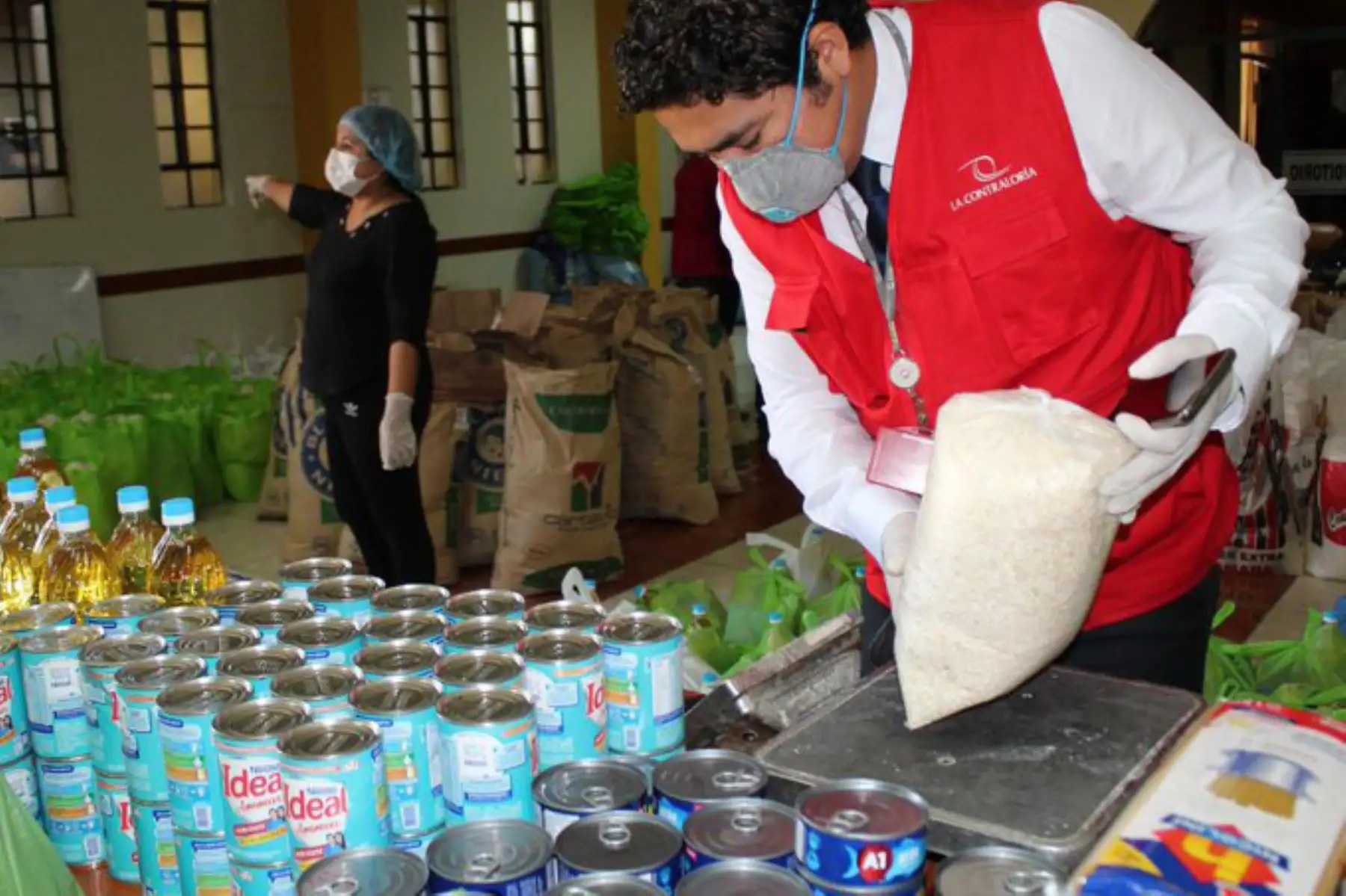 Auditores llegaron a las municipalidades rurales de Calana y Pachia en Tacna para verificar la calidad de los productos incluidos en las canastas de víveres a familias vulnerables COVID19 durante el  Mega Operativo Emergencia sanitaria.  Foto:ANDINA/Difusión