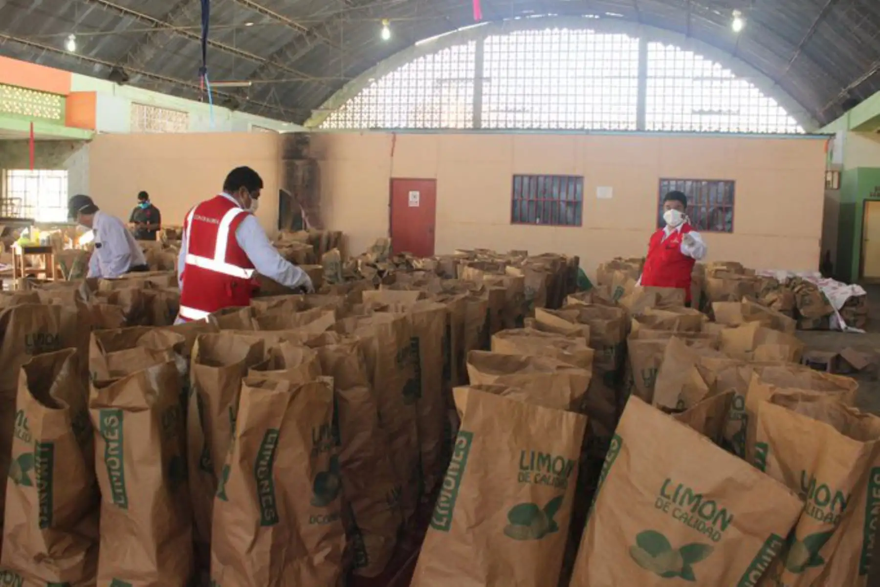 Contraloría realiza visitas a municipalidades distritales de Pampas de Hospital y San Juan de la Virgen en Tumbes para verificar la calidad de los productos incluidos en las canastas de víveres a familias vulnerables COVID19 durante el  Mega Operativo Emergencia sanitaria.  Foto:ANDINA/Difusión
