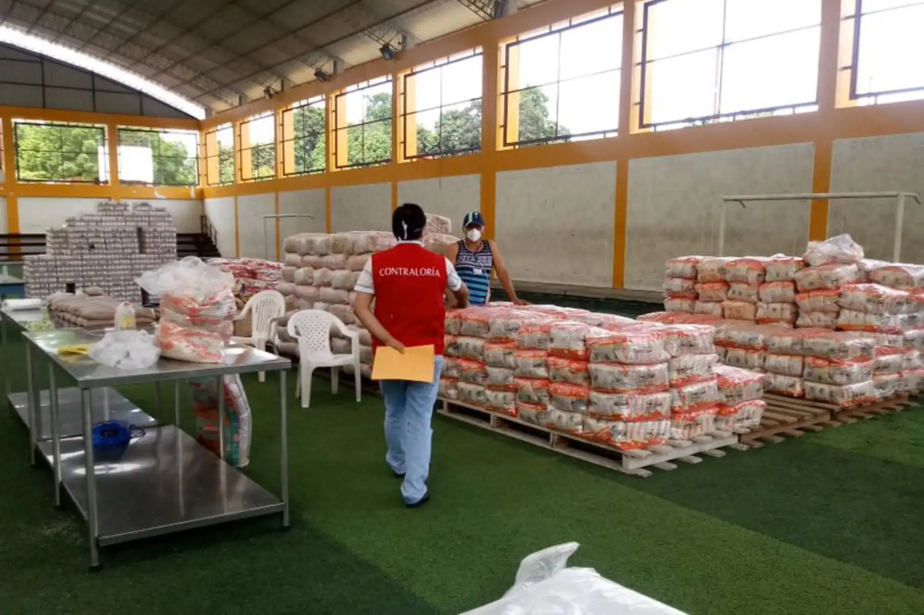 Auditores de la Contraloría realizan visitas las provincias de San Martin y Huallaga para verificar la calidad de los productos incluidos en las canastas de víveres a familias vulnerables COVID19 durante el  Mega Operativo Emergencia sanitaria.  Foto:ANDINA/Difusión