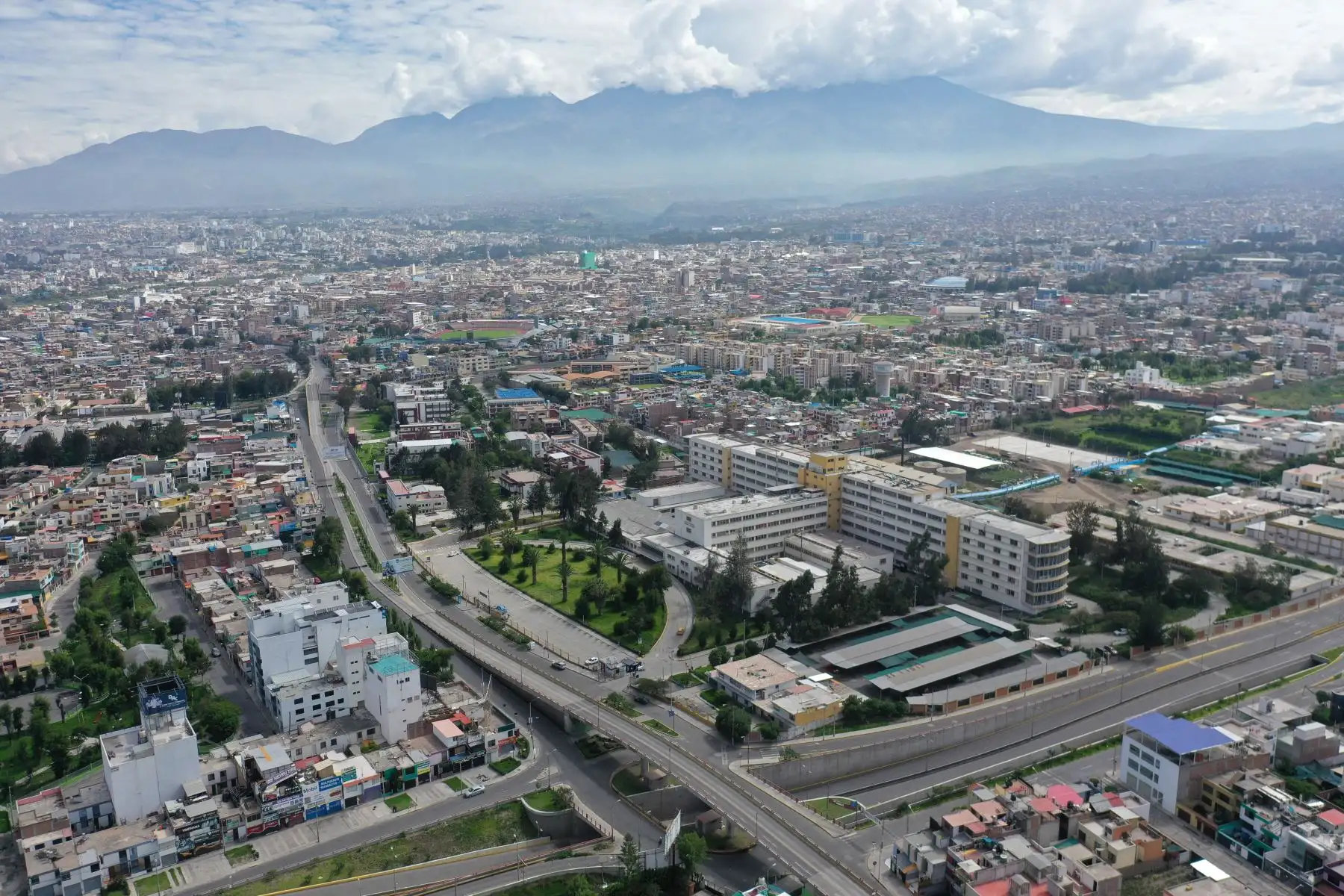 Imágen panorámica  de la ciudad de Arequipa.Gobierno decreta cuarentena focalizada en cinco departamentos y 34 provincia.
Foto: Cortesía /Denis Mayhua