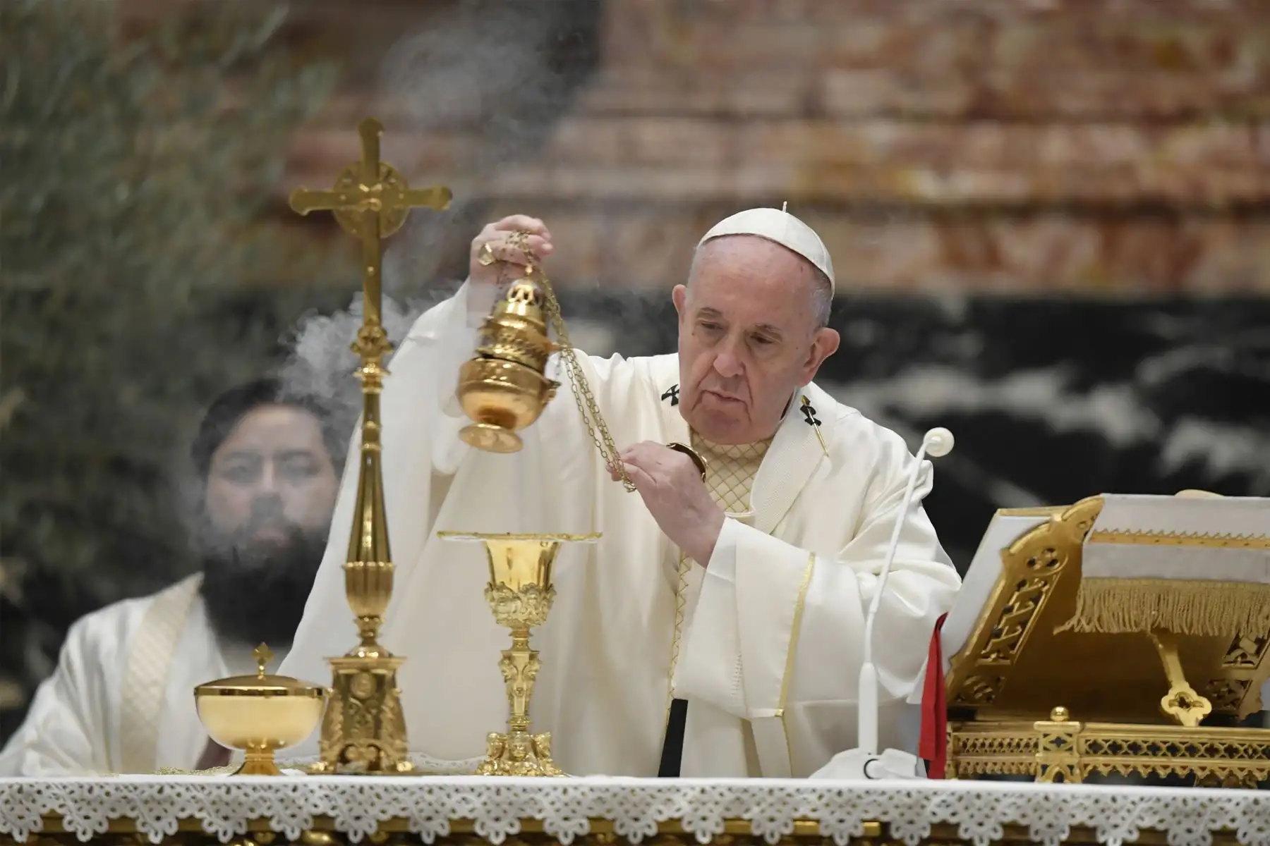 Francisco oficia misa de Jueves Santo a puertas cerradas en Basílica de San Pedro. Foto: AFP