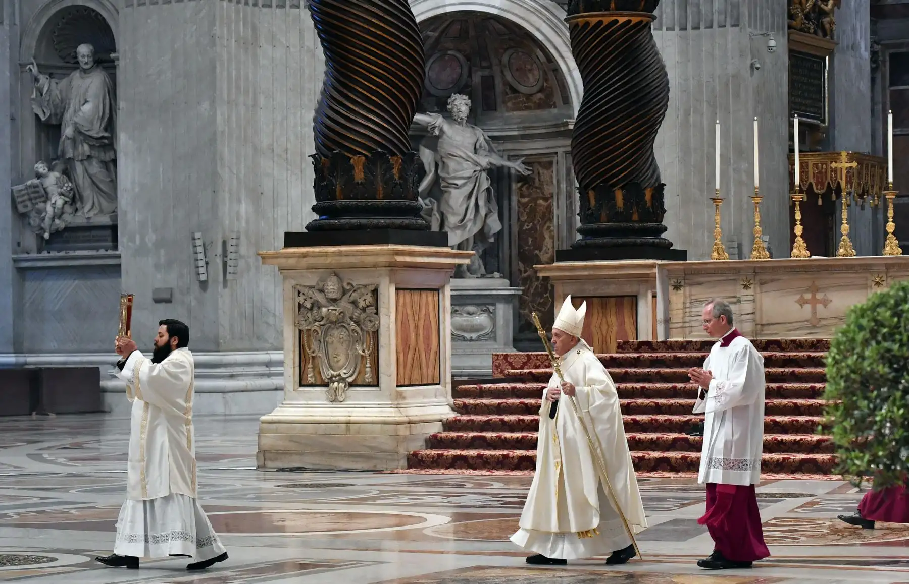 Papa Francisco oficia misa de Jueves Santo a puertas cerradas en Basílica de San Pedro. Foto: AFP