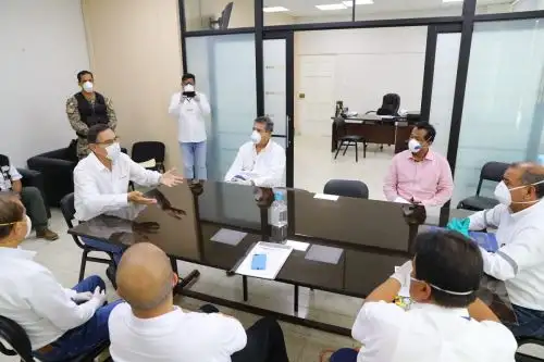 Presidente Martín Vizcarra evalúa estado de emergencia en Tumbes.