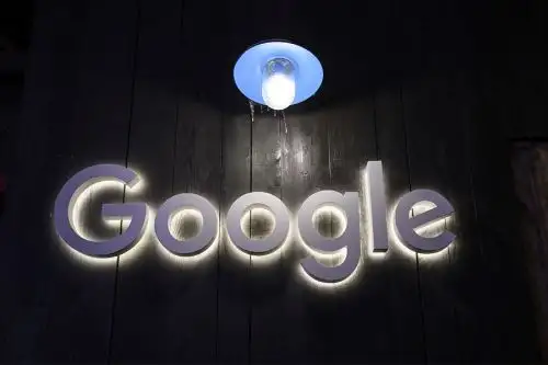 Google y Apple anuncian un esfuerzo conjunto con el uso de la tecnología Bluetooth. Foto: AFP