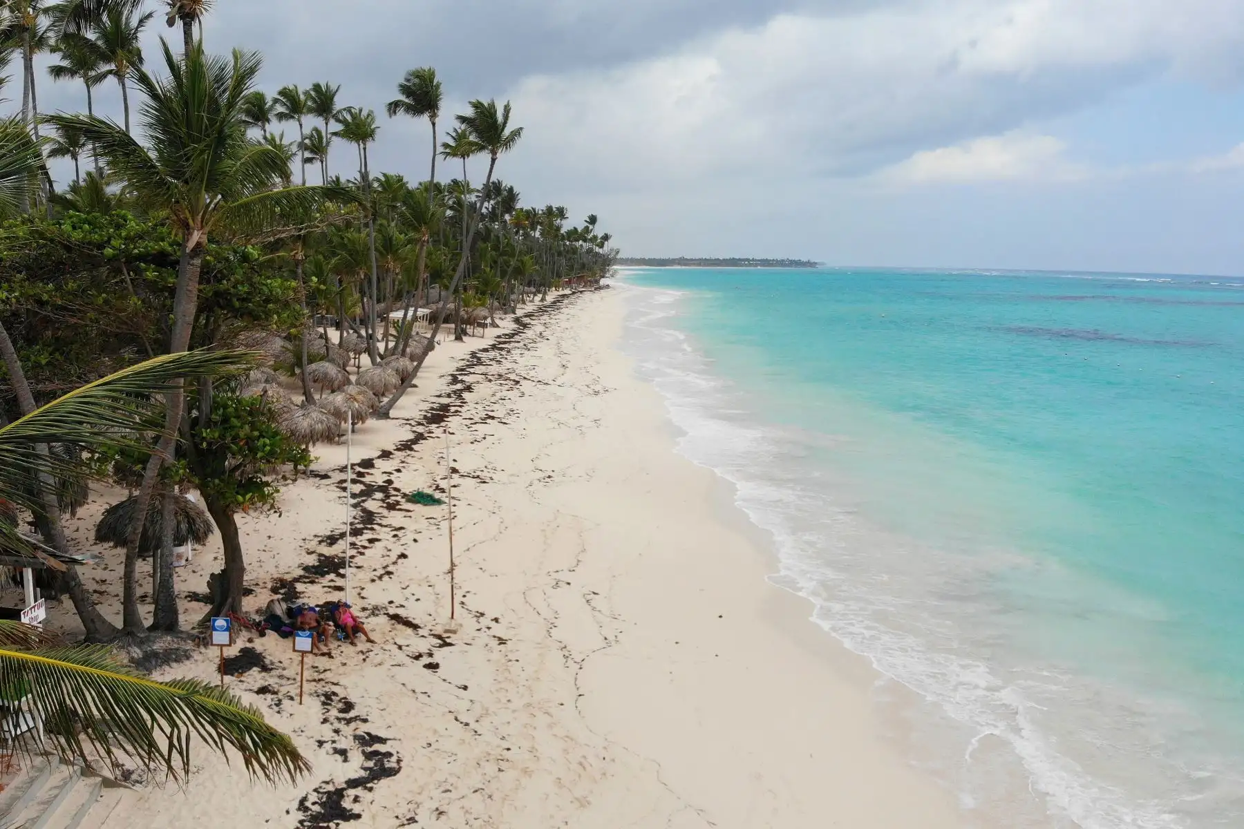Vista aérea de las playas de Bávaro  en Punta Cana. playas vacías, hoteles cerrados, personas desempleadas, es la desoladora imagen que se repite una y otra vez en la paradisíaca Punta Cana, este de República Dominicana.
Foto: EFE