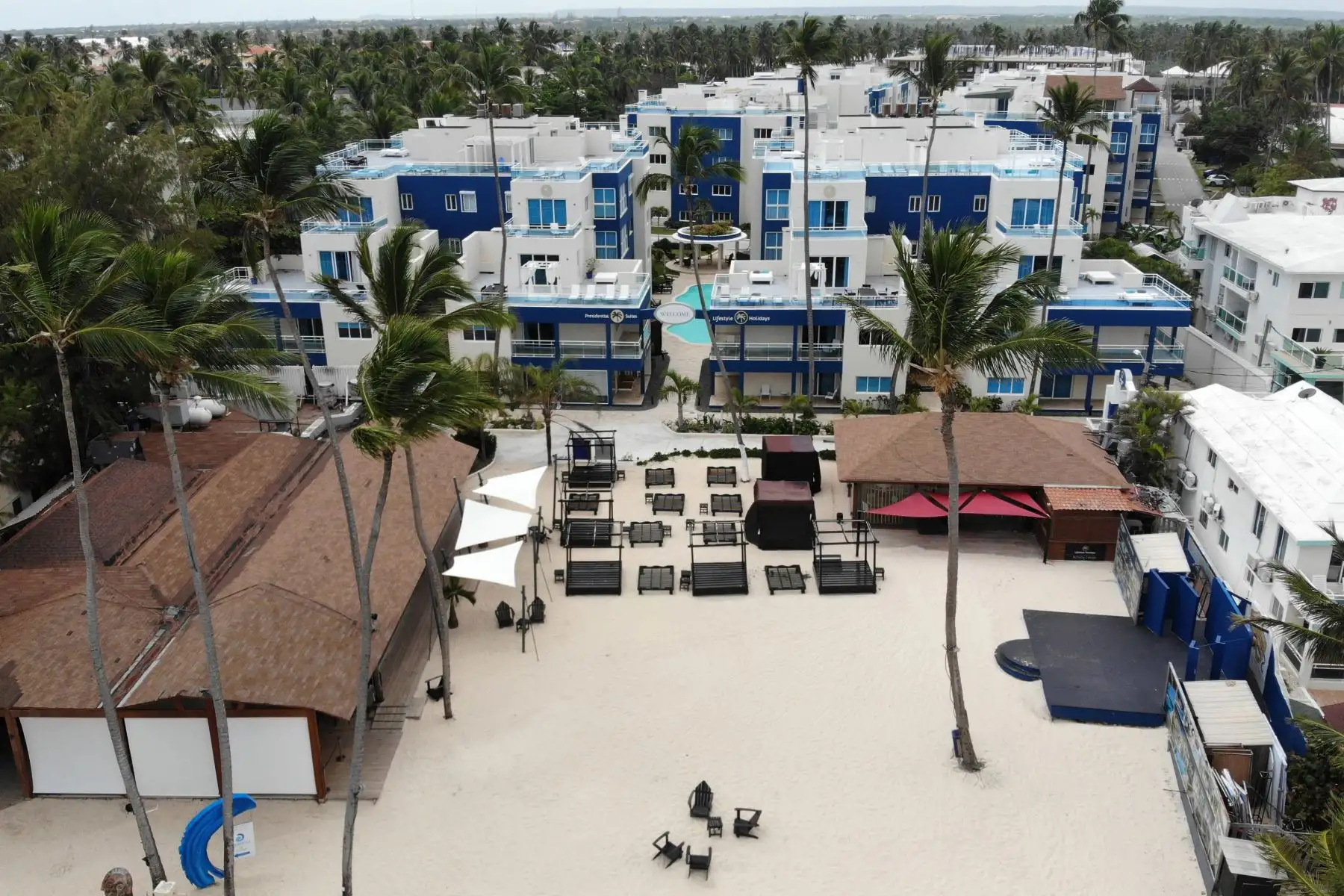 Vista aérea de las playas de Bávaro  en Punta Cana. playas vacías, hoteles cerrados, personas desempleadas, es la desoladora imagen que se repite una y otra vez en la paradisíaca Punta Cana, este de República Dominicana.
Foto: EFE