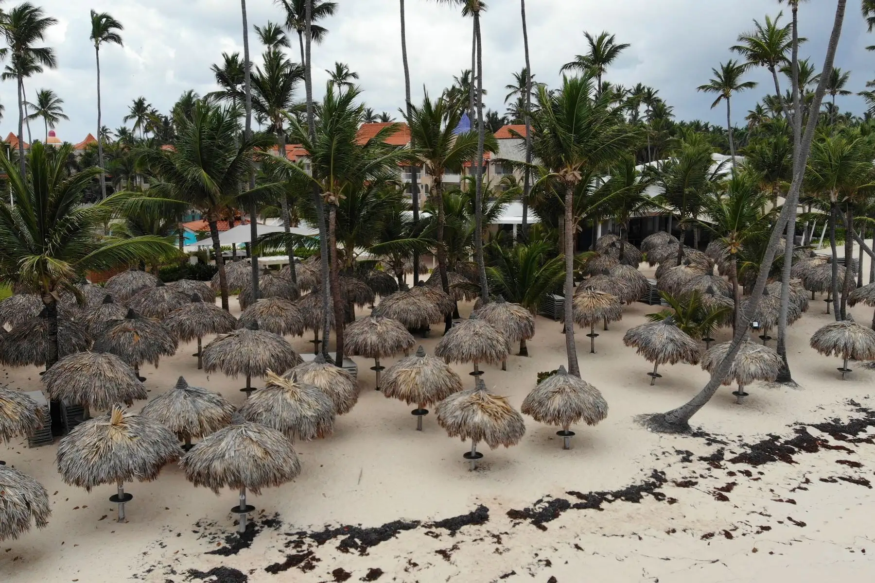 Vista aérea de las playas de Bávaro  en Punta Cana. playas vacías, hoteles cerrados, personas desempleadas, es la desoladora imagen que se repite una y otra vez en la paradisíaca Punta Cana, este de República Dominicana.
Foto: EFE