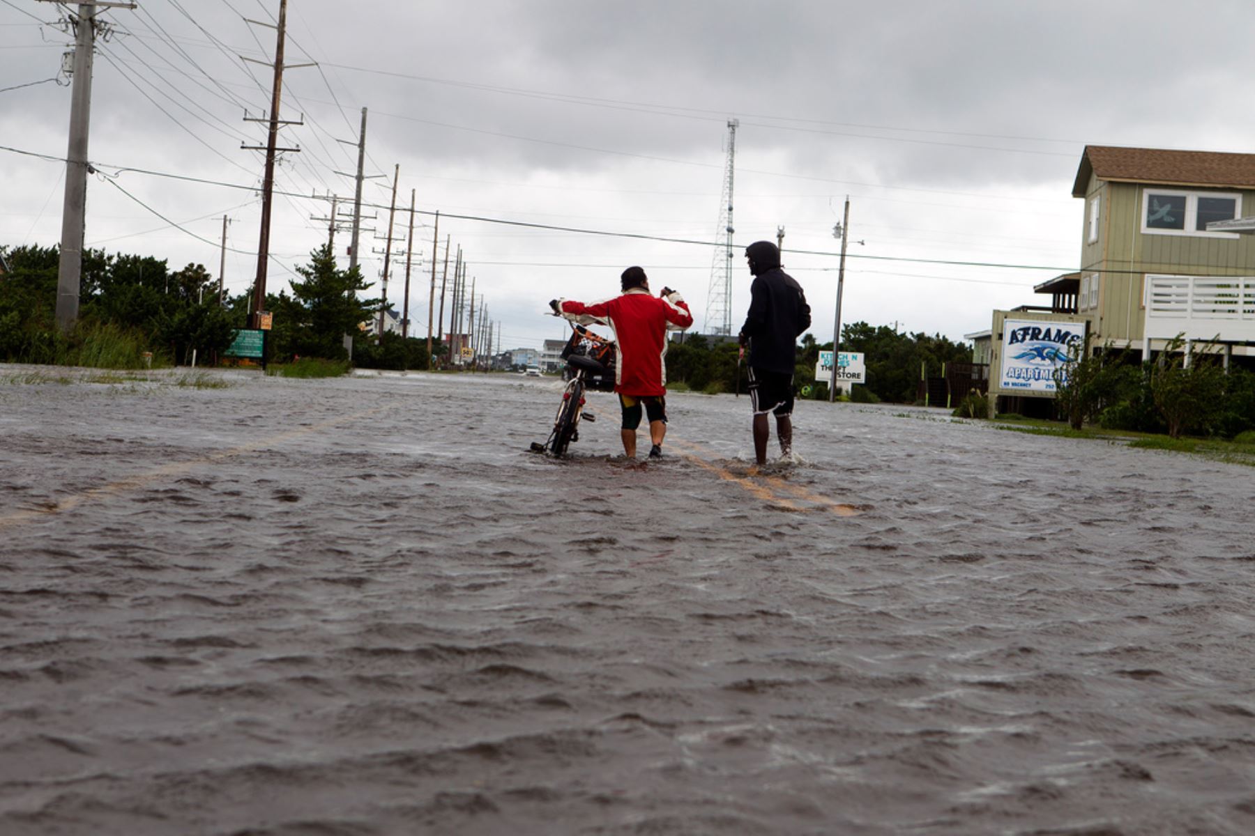 Florida se prepara para el paso de un huracán fuerte