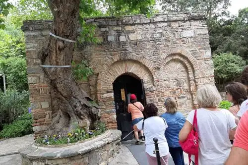 La Casa de la Virgen María (Meryem Ana Evi en turco)  se encuentra en la cima de una pequeña montaña en Éfeso, Turquía. Foto: ANDINA/Jessica Olaechea