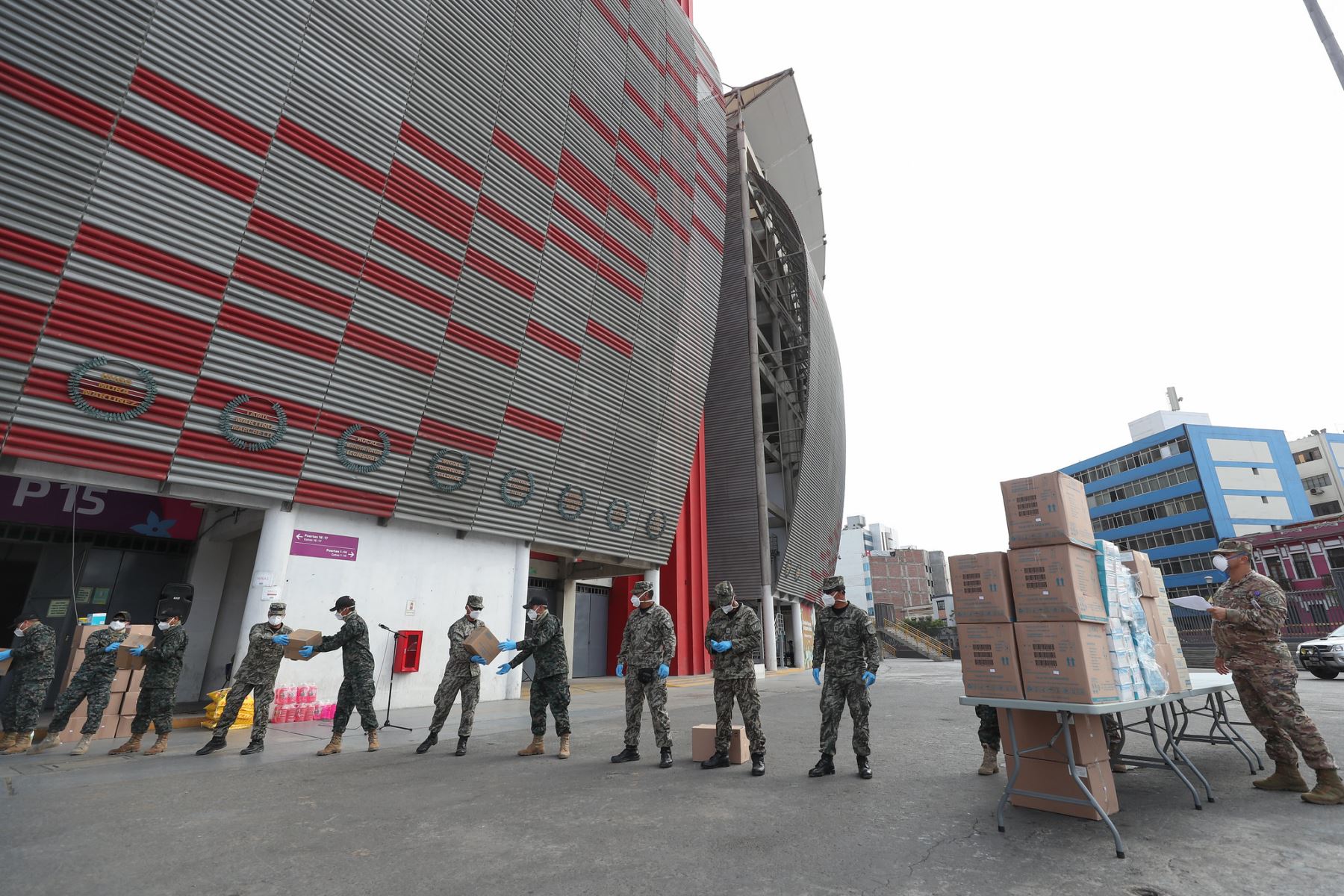Selección peruana de fútbol donó artículos de protección a las Fuerzas Armadas. Foto: ANDINA/MINDEF