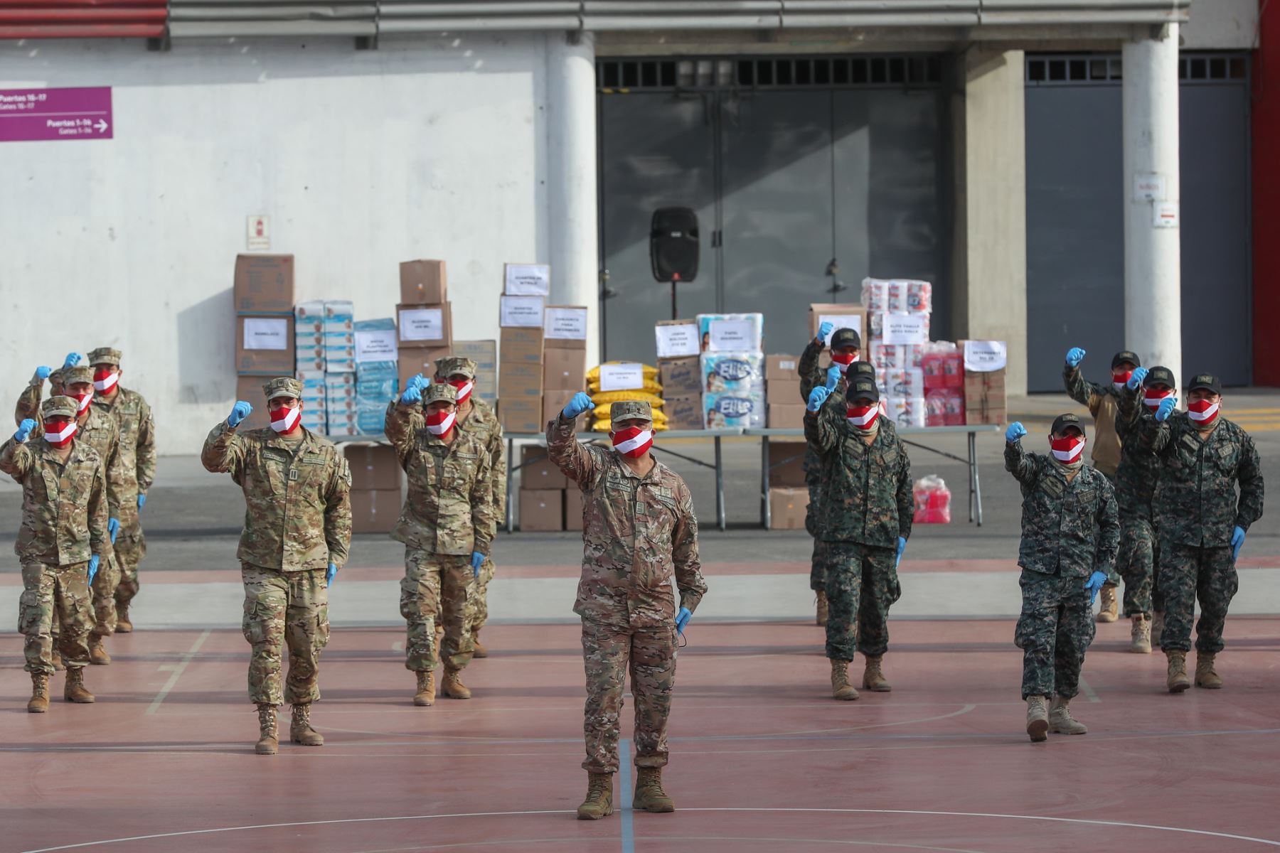 Selección peruana de fútbol donó artículos de protección a las Fuerzas Armadas. Foto: ANDINA/MINDEF