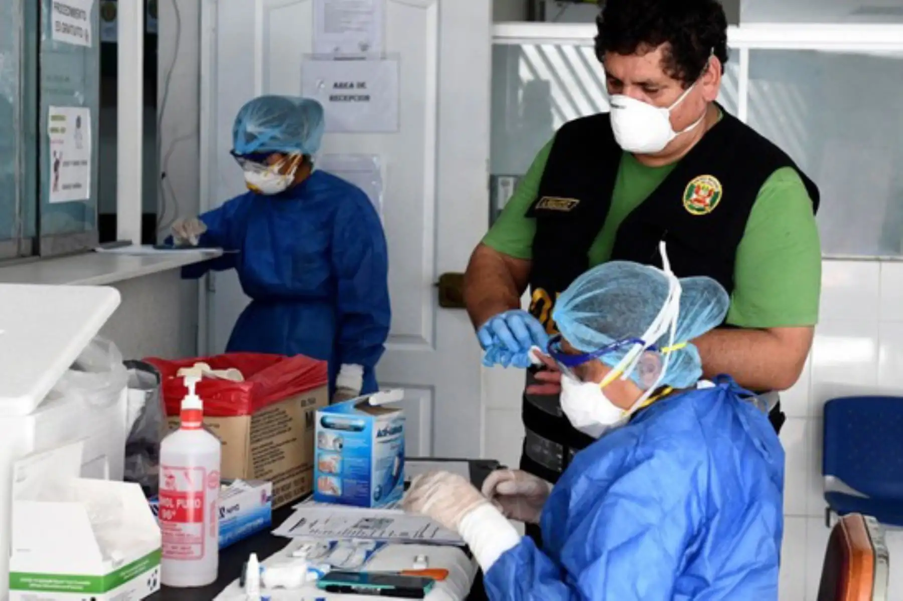 Un total de 9 mil 135 policías de las diferentes comisarías de todo el país han sido sometido a pruebas de descarte de covid-19. 
Foto: Mininter