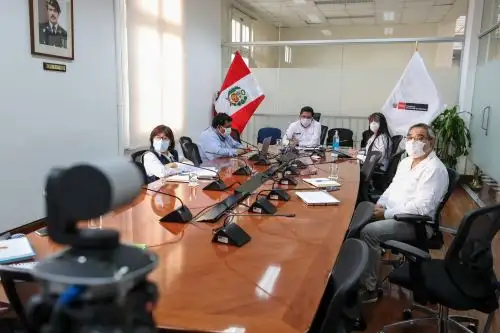 Presidente del Consejo de Ministros, Vicente Zeballos, sostuvo reunión virtual con autoridades de la macroregión sur.