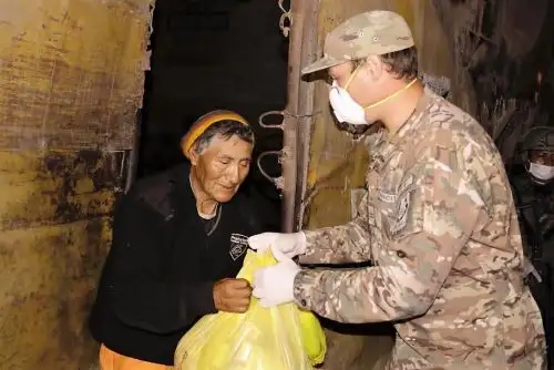 De madrugada, el alcalde George Forsyth encabezó jornada de reparto de alimentos en La Victoria.