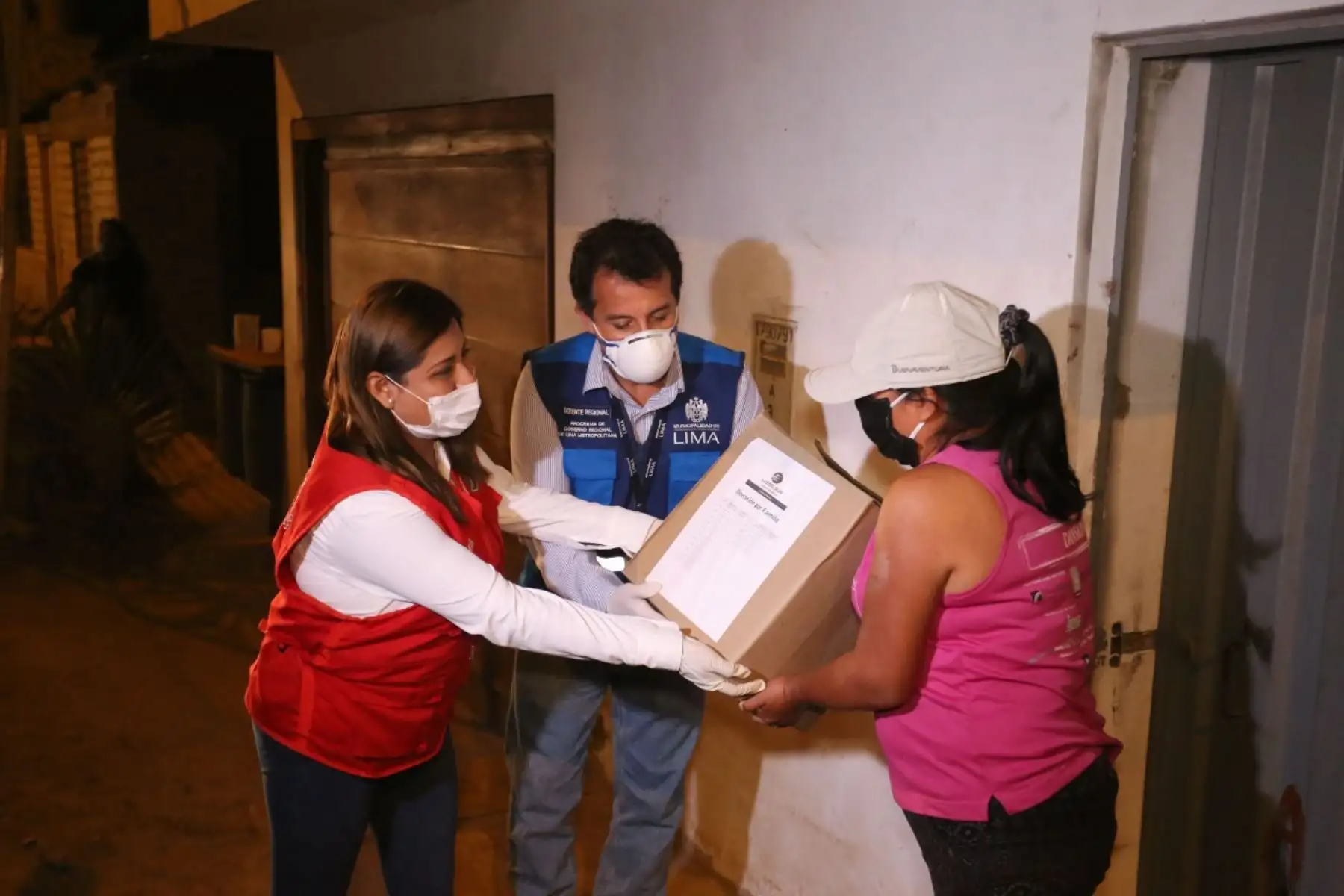 MLM entregó vecinos de SJM 1,400 canastas de víveres a familias en situación vulnerable, en apoyo contra el Covi-19.Foto:ANDINA/MLM