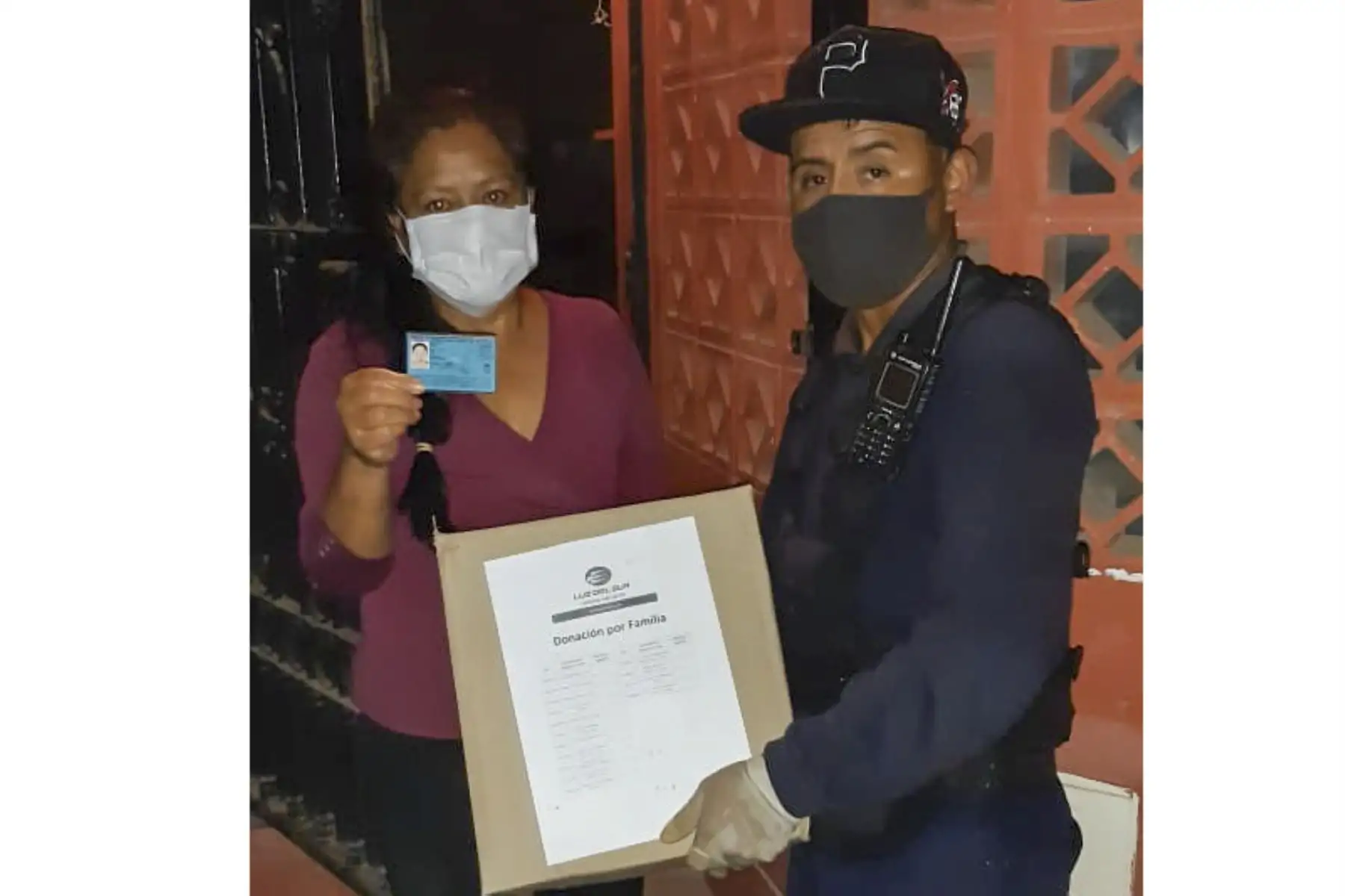 Municipalidad de Lima entregó canastas de Luz del Sur a vecinos en pocos recursos económicos en el  populoso distrito de Villa el Salvador.Foto:ANDINA/MLM